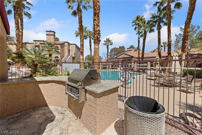 Building Photo - 9325 W Desert Inn Rd