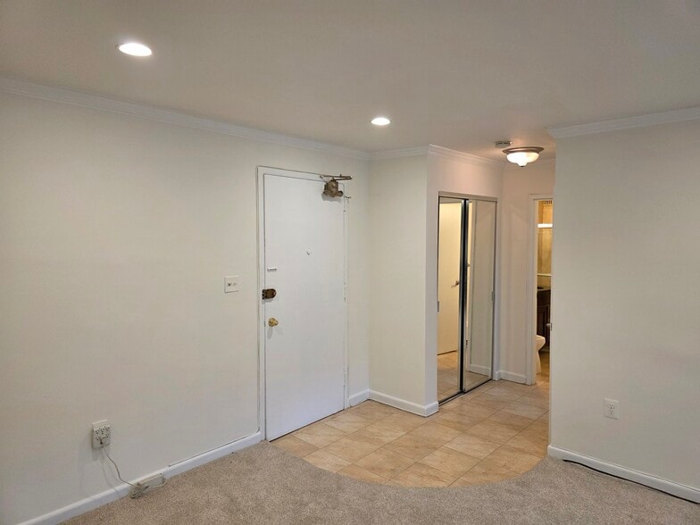 Building Photo - 1200 S Arlington Ridge Rd