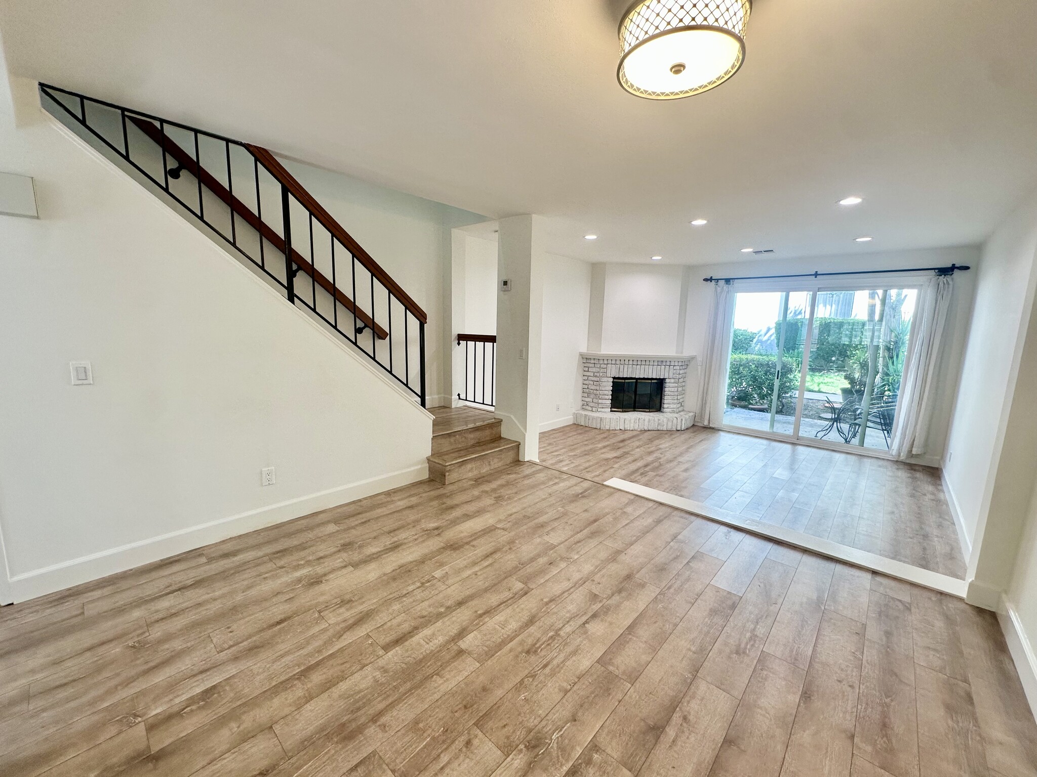 Building Photo - 5538 Las Virgenes Rd