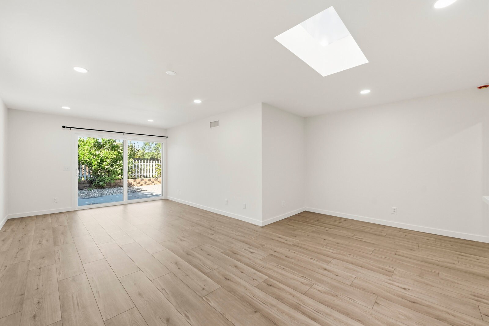 Building Photo - 362 Via Los Arcos