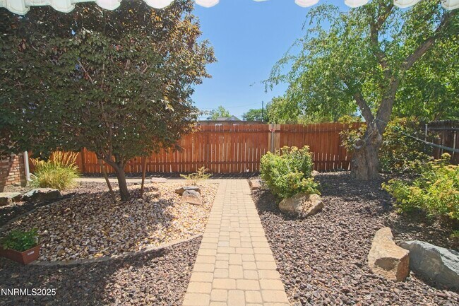 Building Photo - 3103 Lakeside Dr