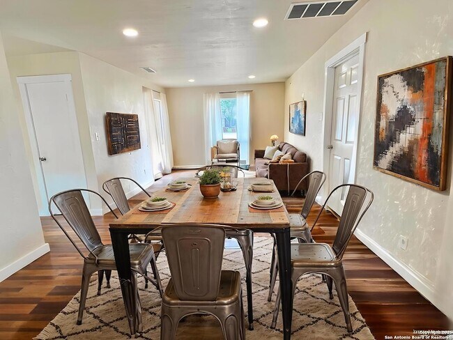 Building Photo - 6803 Indian Lake Dr