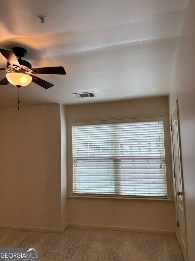 Building Photo - 2245 Knoxhill View
