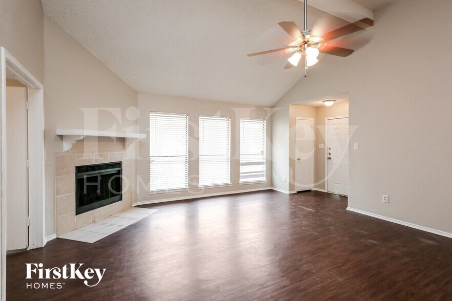 Building Photo - 2525 Butterfield Dr