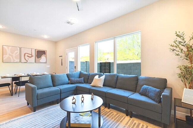 Building Photo - 16601 N Parkview Pl