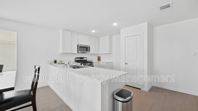 Building Photo - 3159 Dispatch Dr