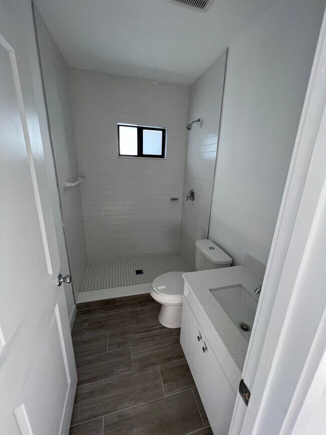 Building Photo - 544 NW 35 ST