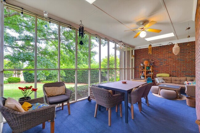 Building Photo - Beautiful Home in the Heart of Greenville