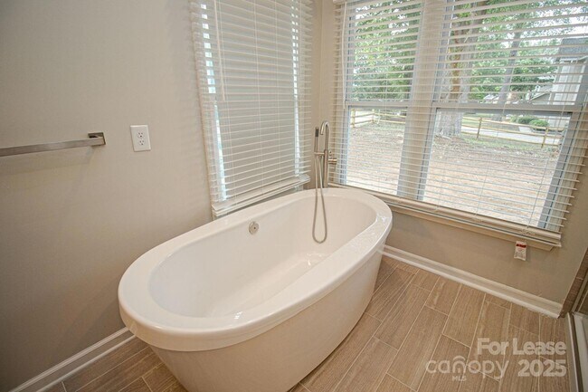 Building Photo - 14401 Widgeon Ct