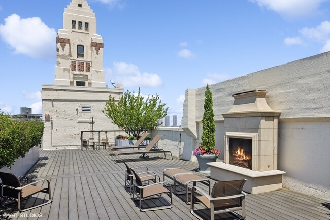 Building Photo - 758 N Larrabee St