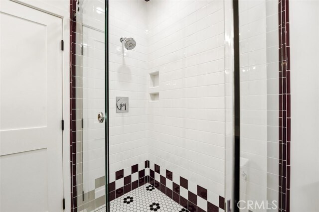 Building Photo - 2549 Beachwood Dr