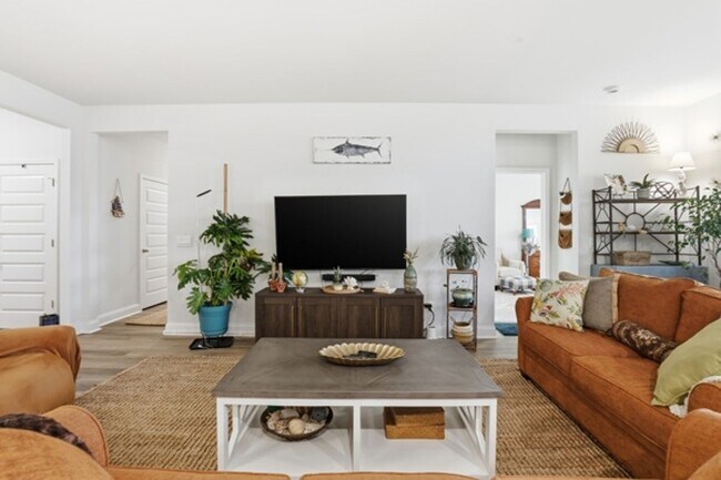Building Photo - 564 Foxtail Dr