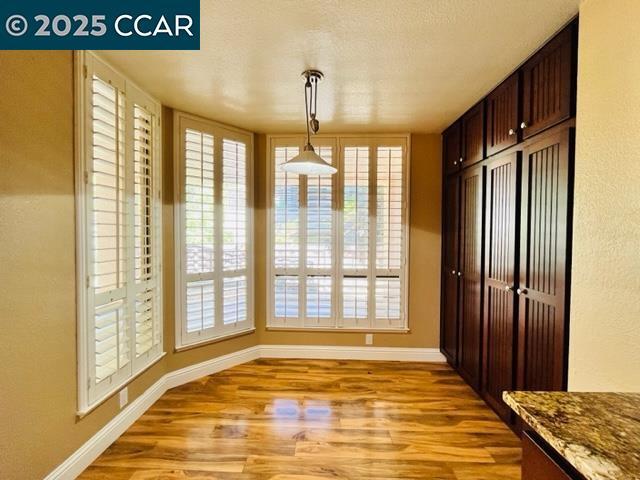 Building Photo - 3046 Lakemont Dr