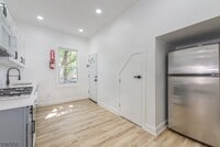 Building Photo - 48 N York St