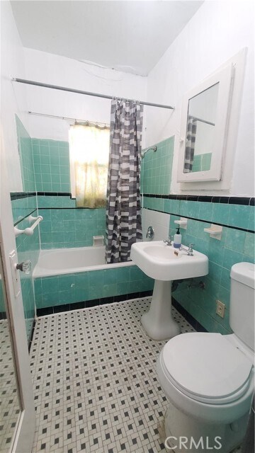 Building Photo - 5723 Huntington Dr N