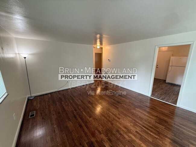 Building Photo - 3813 Woodlake Dr