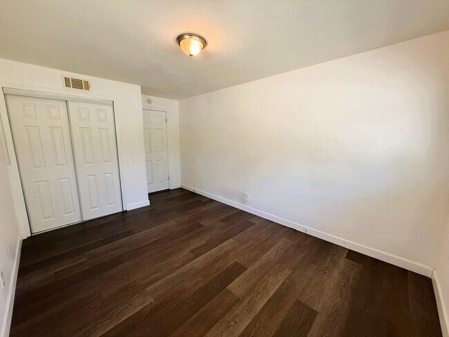 Building Photo - 4 Bedroom Home for Rent in University City!
