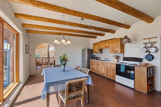 Building Photo - Enchanting Country Adobe