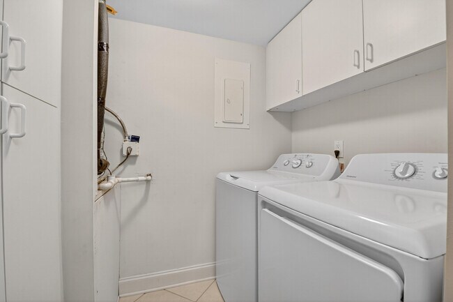 Building Photo - 426 Pine Glen Ln