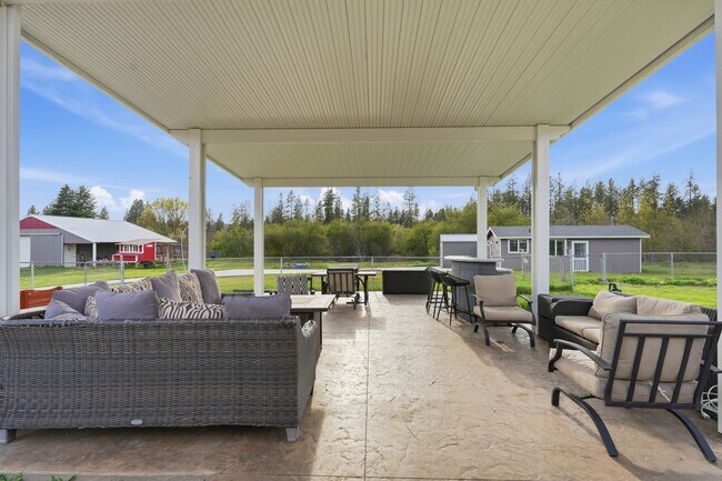 Building Photo - 21913 N Meadowview Dr