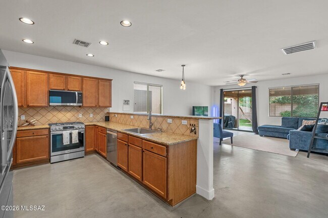 Building Photo - 2256 E Stone Stable Dr