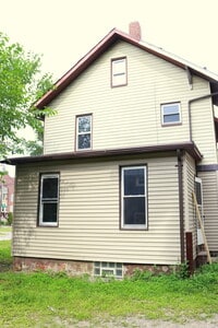 Building Photo - Quaint 4 bedroom, 2 bath home