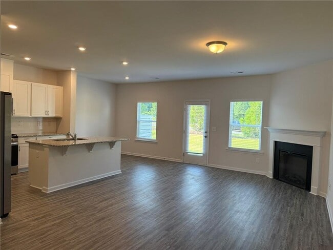 Building Photo - 1138 Chastain Dr