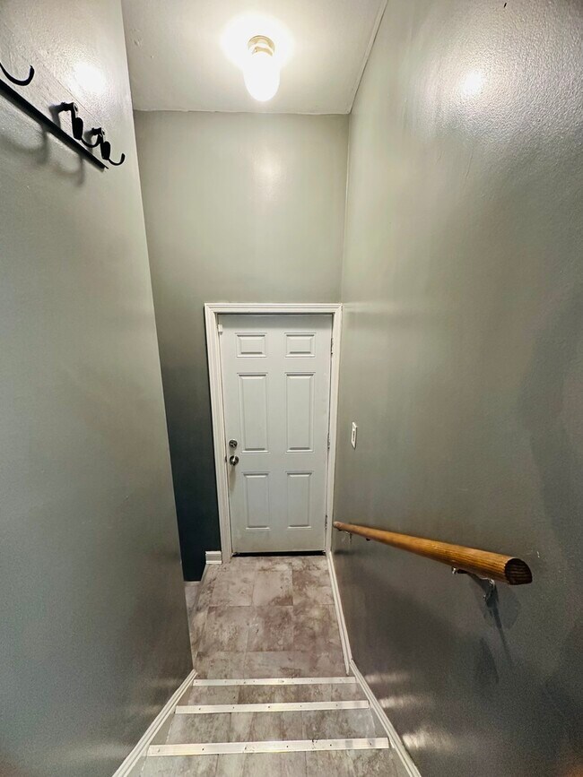 Building Photo - 3850 W 81st St