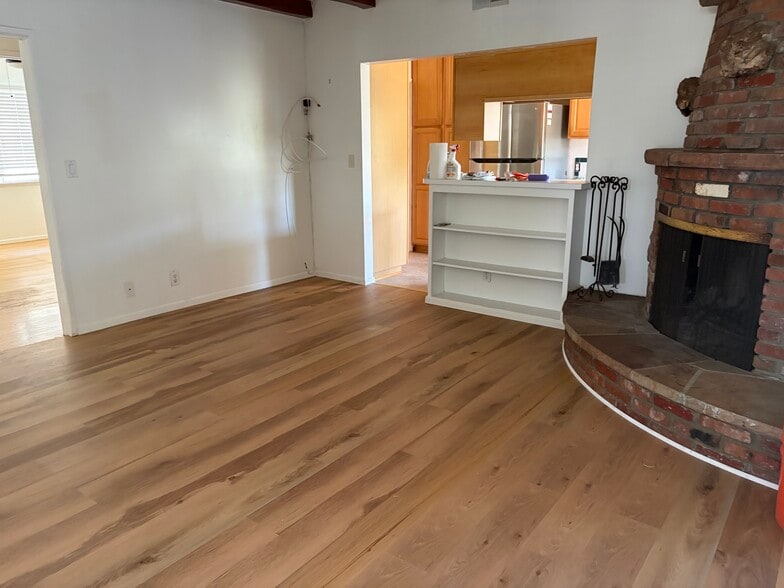 Building Photo - 7129 Lotus Ave