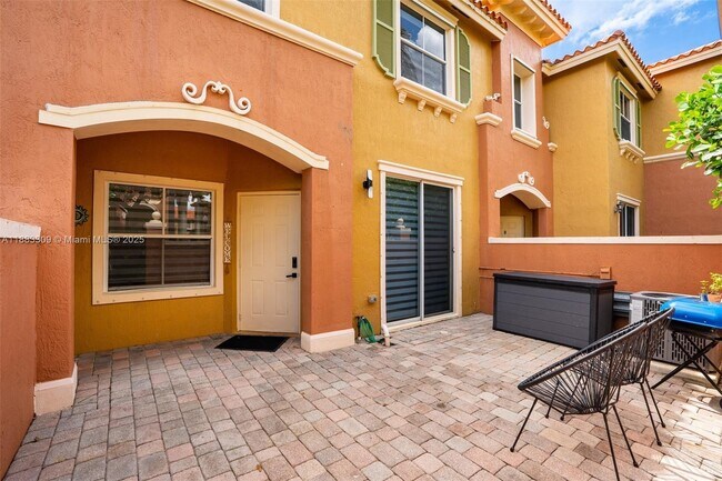 Building Photo - 724 SW 106th Ave