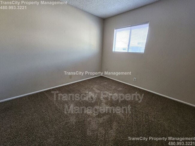 Building Photo - 286 W Palomino Dr