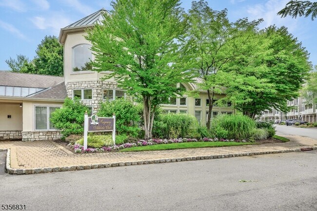 Building Photo - 608 Kensington Ln