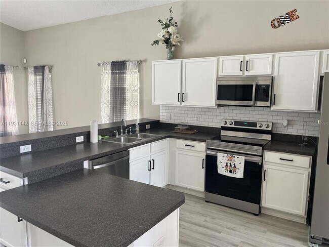 Building Photo - 189 Emeraldview Ave