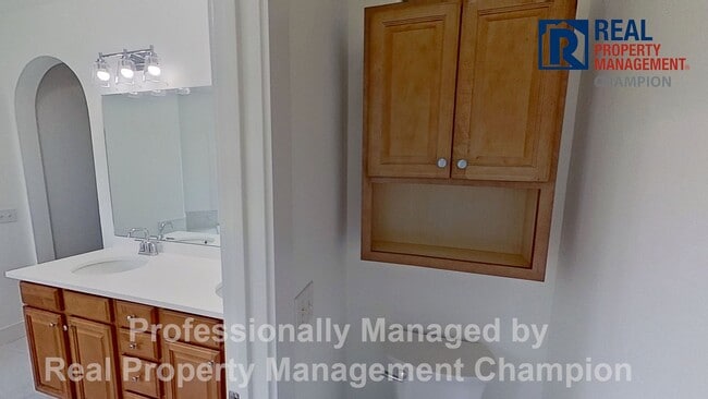 Building Photo - Beautifully Updated 2 BD/2 BA with Screened Porch & Modern Finishes