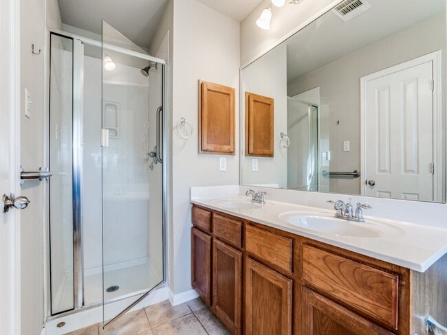 Building Photo - 1002 Magnolia Field