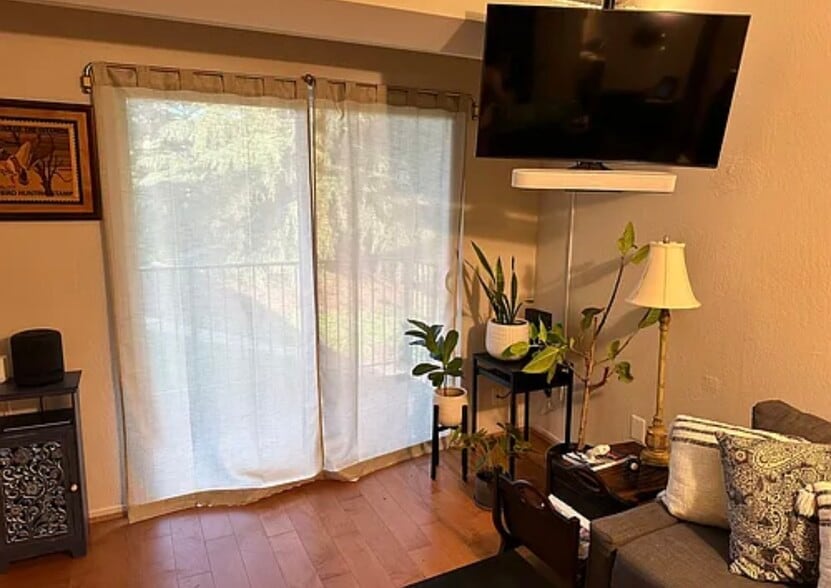 Building Photo - 75 S Reynolds St