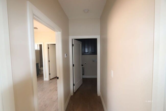 Building Photo - 397 W Willow Dr