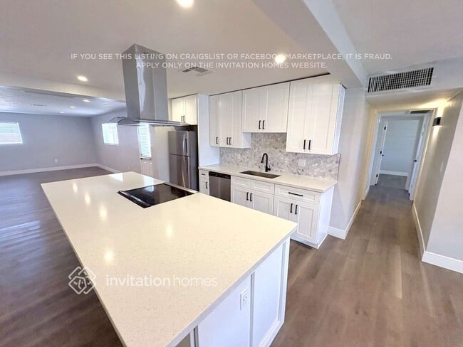 Building Photo - 856 E 9th Ave