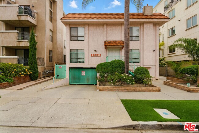 Building Photo - 1640 S Bentley Ave