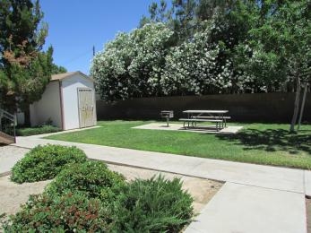 Picnic Area in Back of Complex - Downtown Apartments