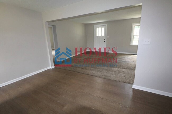Building Photo - Three Bedroom House | Large Backyard
