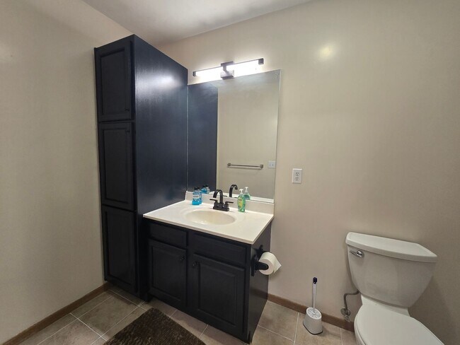 Building Photo - Beautiful 2 Bedroom Townhome - Only Steps ...