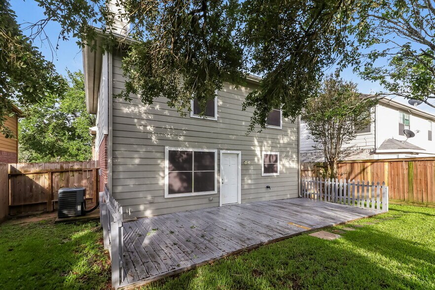 Building Photo - 3615 Rolling Springs Ln