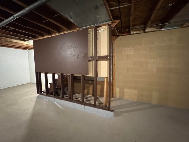 Building Photo - 6457 N 106th St