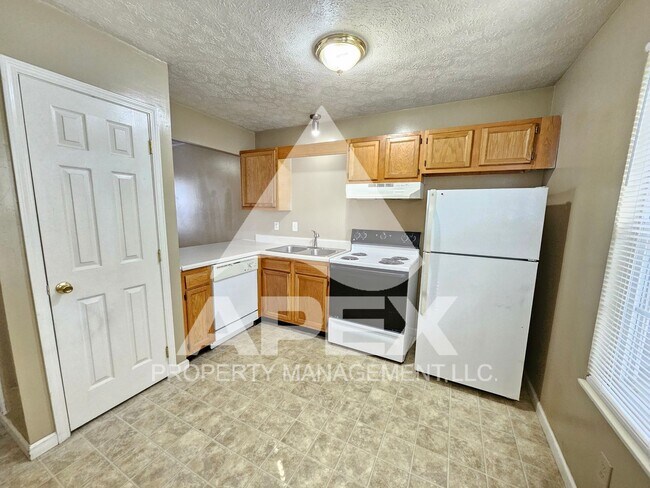 Building Photo - MOVE-IN SPECIAL,NO RENT TIL MAY 1ST! - Nice 2 Bd | 1.5 Ba Townhouse in West Knox Condo Community!