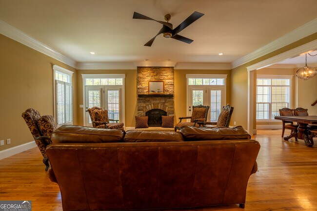 Building Photo - 2925 Orchard Dr