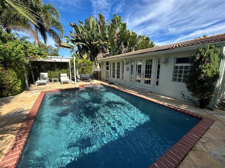 Building Photo - 609 NE 9th Ave