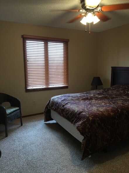 Building Photo - 1843 Hollywood Ct