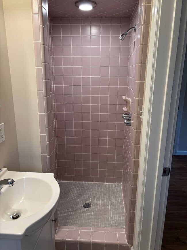 Building Photo - 4 bed, 2 bath brick home located in Asheboro