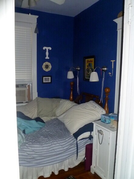 Bedroom (currently white) - 2106 W Fletcher St